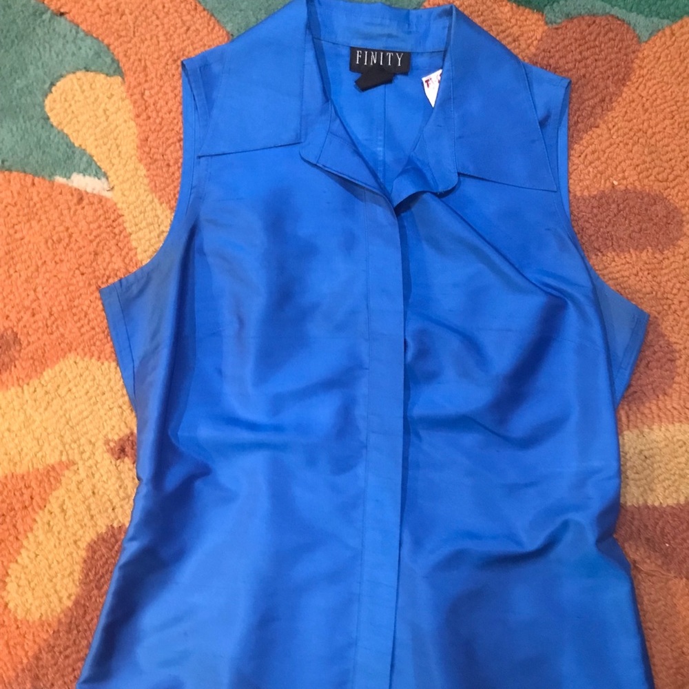 FINITY SHORT SLEEVELESS BLOUSE
